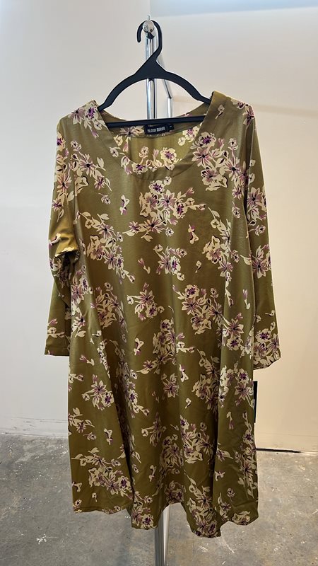 שמלת משולשים פרח ירוק לורקס